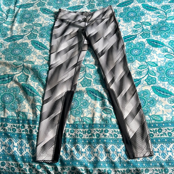 Nike women’s workout leggings - S - Picture 1 of 6